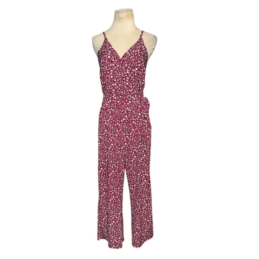 GIlli red white floral sleeveless cropped jumpsuit size Medium